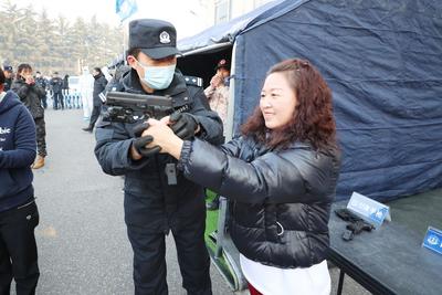 主观视角大片来袭！跟随镜头近距离感受特警开放日