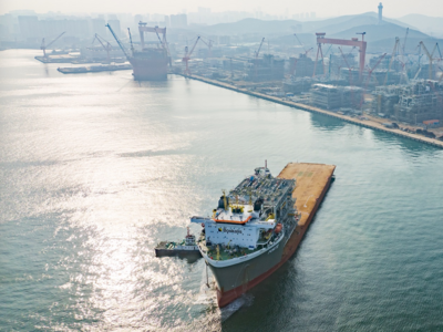 全球首例一体化建造LNG工厂首个核心工艺模块在青岛西海岸新区启航