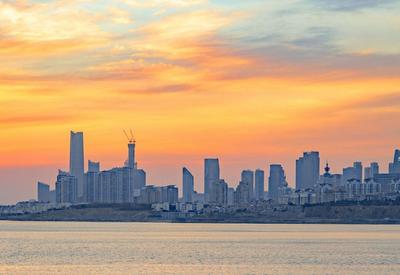 海边晚霞有多美？早春风光“天花板”来了