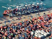 工业之美！春节里繁忙的青岛港