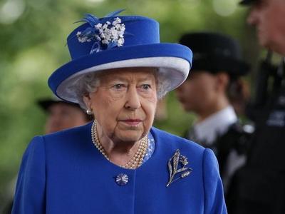 英国女王与首相举行例行电话会谈，计划下周在温莎城堡主持外交招待会