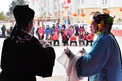 年味十足！《彩楼记》《小南京》...惠民戏曲进乡村