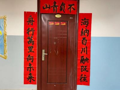 见过邻居春联，见过海大宿舍春联没？——各种证书都要拿！