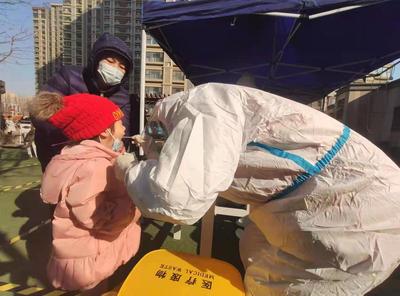 观海新闻记者现场实拍！隔离小区居民的日常