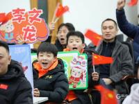 拼搏过就是英雄！青岛短道速滑小队员为他们呐喊