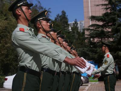 全国人大常委会拟作出决定，对现役士兵衔级制度作出明确规定