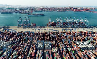 工业之美！春节里繁忙的青岛港