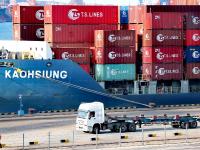 工业之美！春节里繁忙的青岛港