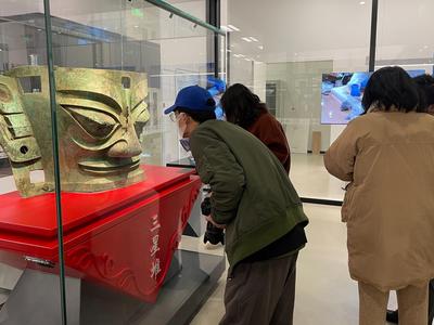 元宵节大“彩蛋”！三星堆青铜大面具首次正式展出