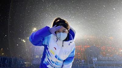 为中国健儿摆金牌，骄傲！青岛十九中毕业生孙俊妍担任冬奥会志愿者