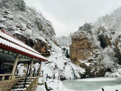 冬奥带火冰雪游！崂山风景区九水冰瀑吸引市民游客打卡