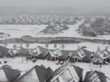 美国多地遭遇暴风雪袭击，超10万用户断电