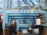 工业之美！春节里繁忙的青岛港