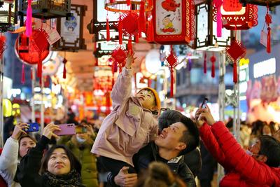 元宵节去哪看花灯？青岛这条街氛围感拉满