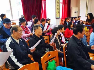 老年大学挤爆了！报名靠“秒杀”，入学就不想毕业