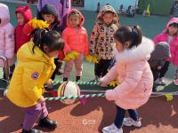 幼儿园举办“小小冬奥会” ？娃娃选手感受冰雪乐趣