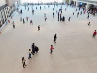 青岛“后冬奥”镜头：冰场“卧虎藏龙”，萌娃炫技