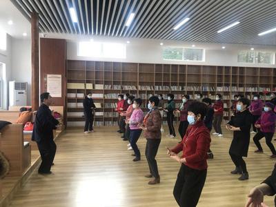 满足银发族精神文化需求，青岛这所老年大学开进社区