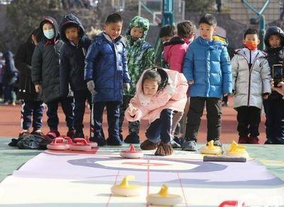 陆地冰壶、旱地冰球......这所学校用冬奥模式开启新学年