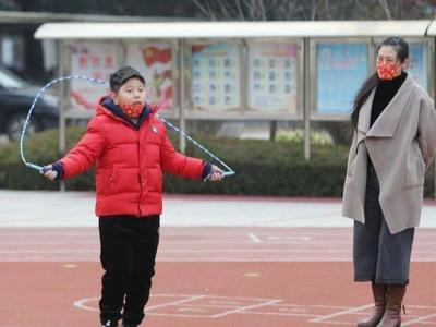 久坐让运动收益打折扣？专家：多动和少静都重要
