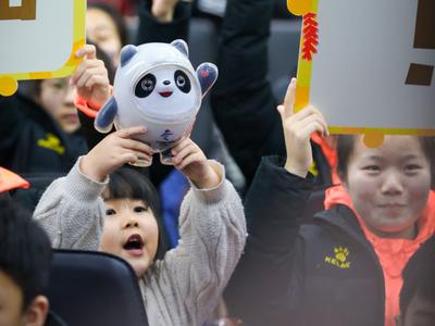 拼搏过就是英雄！青岛短道速滑小队员为他们呐喊