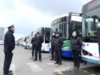 疫线镜头|平安出行如何保障？刚刚，民警和志愿者联手了……