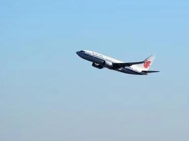 首批两架接返自乌克兰撤离中国公民临时航班安全回国