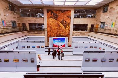 “她”镜头，有看头！这场女摄影家作品展，逛起