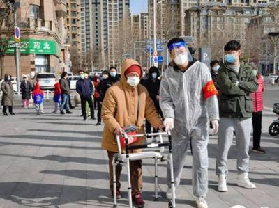 城阳街道新时代文明实践志愿者助力全员核酸检测