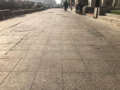 记者回访|破损道路得以修复 市场周边环境提升