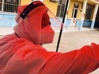 硬核大爷、大妈，用坚守诠释责任担当！