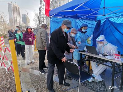 致敬老党员！坚守防疫一线诠释党员本色