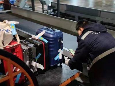 托运行李“一挂到底”！东航在青岛胶东机场开通中转联程新服务