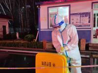 雨夜中的感人一幕！莱西检测人员坚守一线