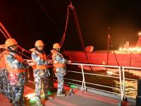 跨昼夜补给！“航母奶妈”与万吨大驱同框现身