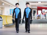 多图实拍！走进青岛双胞胎“冰上雪王子”