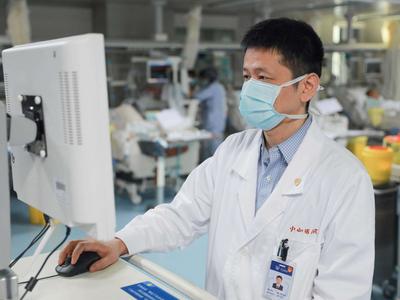 钟鸣：口服新冠特效药很快正式进入临床应用，让人期待