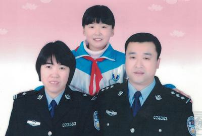 百户文明家庭风采 | 柴青林、逄小珍家庭：和睦奉献的“双警家庭”
