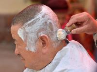 “二月二龙抬头”，我为老人理“龙头”