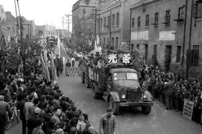 他用影像见证青岛发展历史  