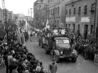 他用影像见证青岛发展历史  