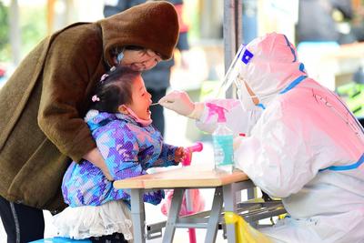 人人都是防线，实拍青岛核酸检测