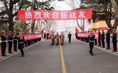 21式作训服真抢眼！新兵“小哥哥”入营