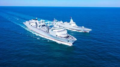 跨昼夜补给！“航母奶妈”与万吨大驱同框现身