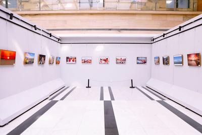 “她”镜头，有看头！这场女摄影家作品展，逛起