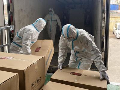 青岛市教育局“携手抗疫、关爱同行”，隔离点学生收到关爱“盲盒”
