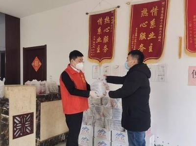 为抗疫加油，爱心企业和人士向一线防疫人员捐送爱心物资