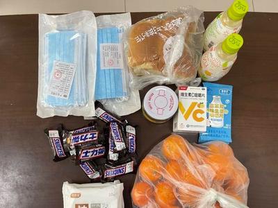 车流中的搀扶、站台上的等待……青岛街头，这一幕幕真暖心