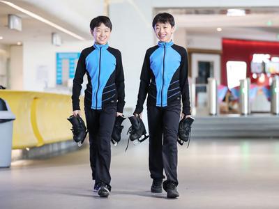 多图实拍！走进青岛双胞胎“冰上雪王子”