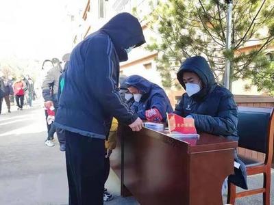 城阳街道：党旗飘扬映初心，疫情防控当先锋